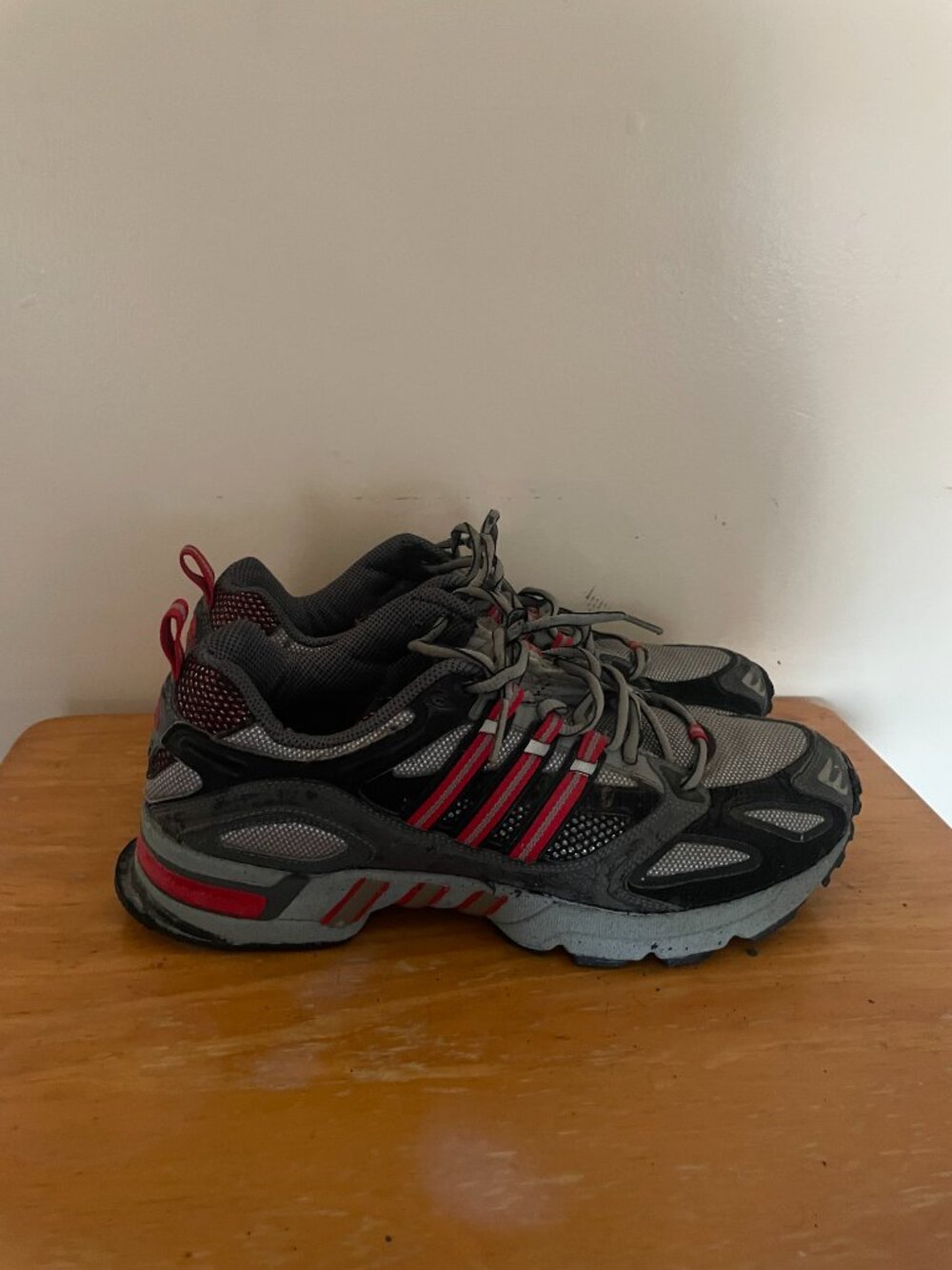 Adidas Kanadia TR2 Trail Hiking Sneakers. US size 11. Gray/Red/Black Barely Used - Picture 4 of 6